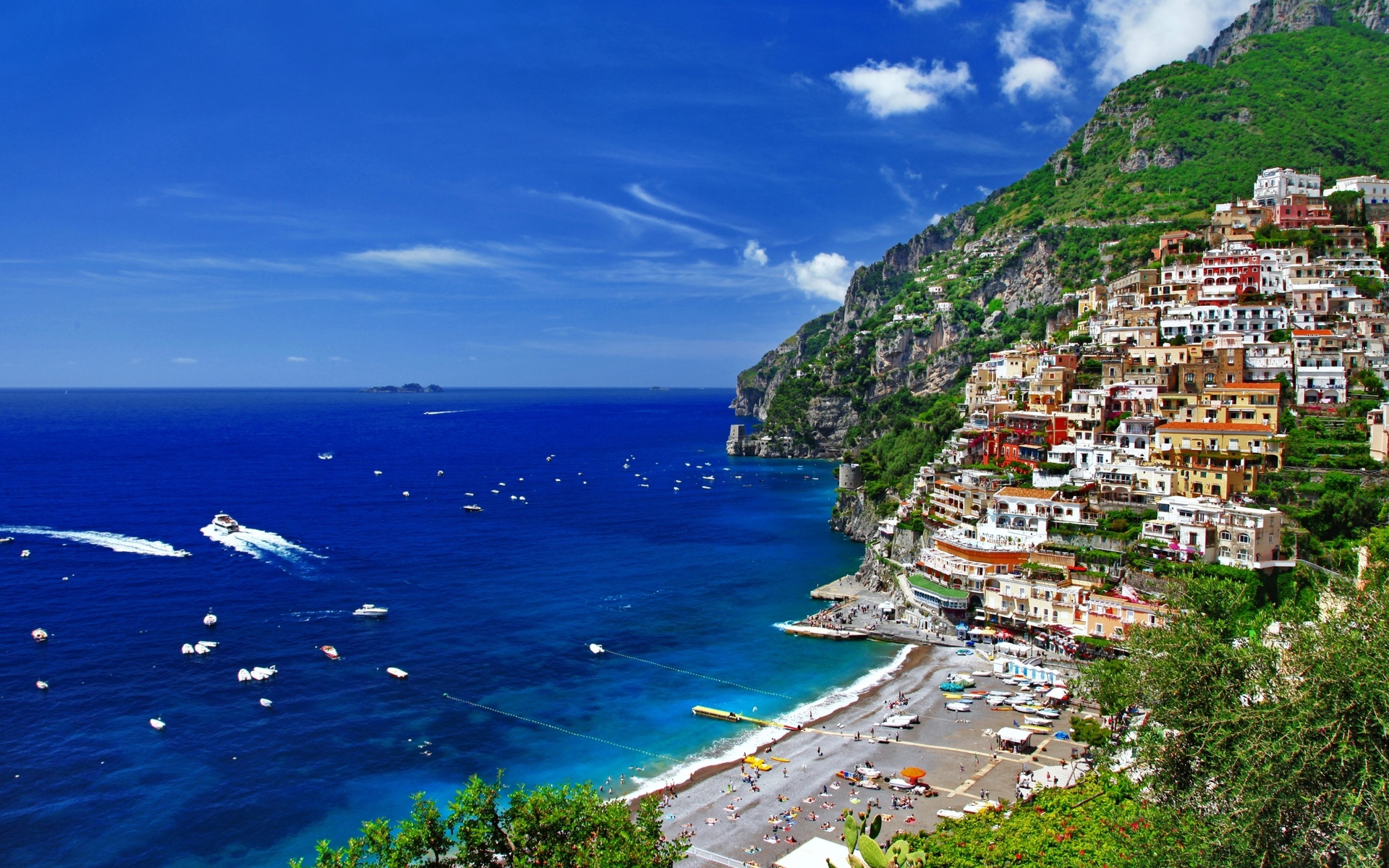 Los cinco pueblos más bonitos de Italia. Enviar maletas a Italia